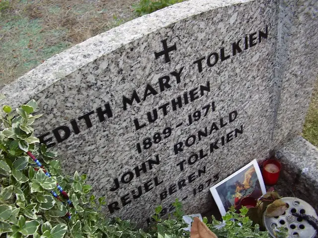 The granite gravestone of Edith Mary Tolkien, inscribed Lúthien, and John Ronald Reuel Tolkien, inscribed Beren, at Wolvercote Cemetery, Oxford.