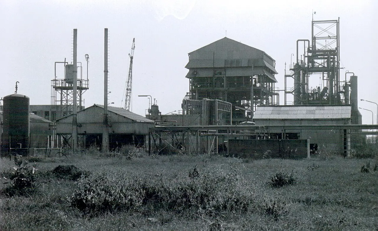 The Union Carbide pesticide factory in Bhopal, India, photographed in 1985