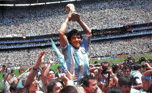 Diego Maradona hoists the FIFA World Cup trophy at Estadio Azteca in Mexico City after Argentina's 1986 final victory.