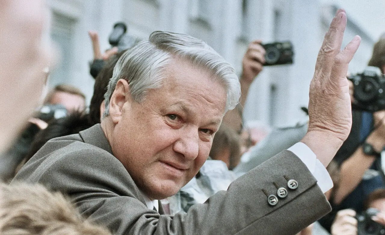 Boris Yeltsin waving to a crowd of photographers