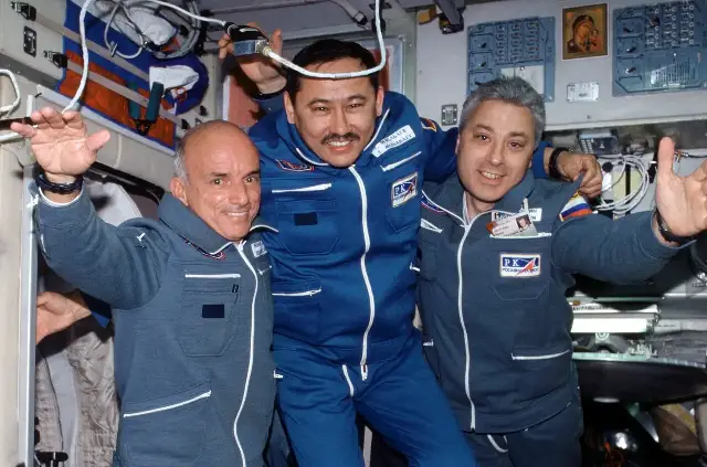 Dennis Tito (left) with cosmonauts Talgat Musabayev (center) and Yuri Baturin (right) aboard the International Space Station during the 2001 flight.