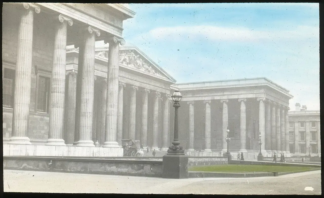 Hand-colored 1913 photograph of the British Museum's columned front courtyard with visitors strolling