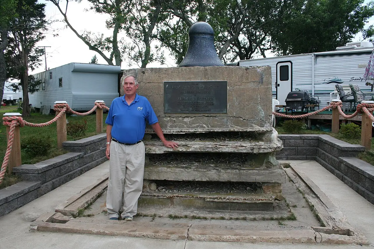 The concrete base of Fessenden's Brant Rock antenna, with a plaque commemorating the first radio broadcast of December 24, 1906