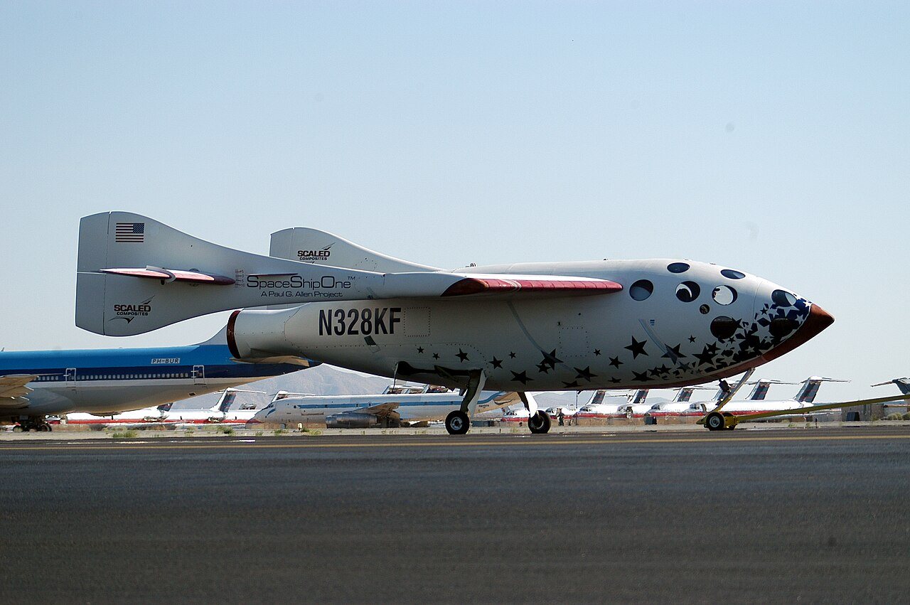 Test pilot Mike Melvill beside SpaceShipOne after the June 21, 2004 flight — the first privately funded human spaceflight.