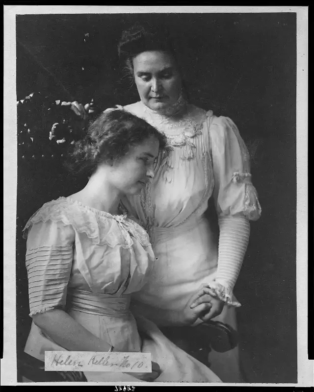 Helen Keller holding the hand of her teacher Anne Sullivan in a 1909 photograph