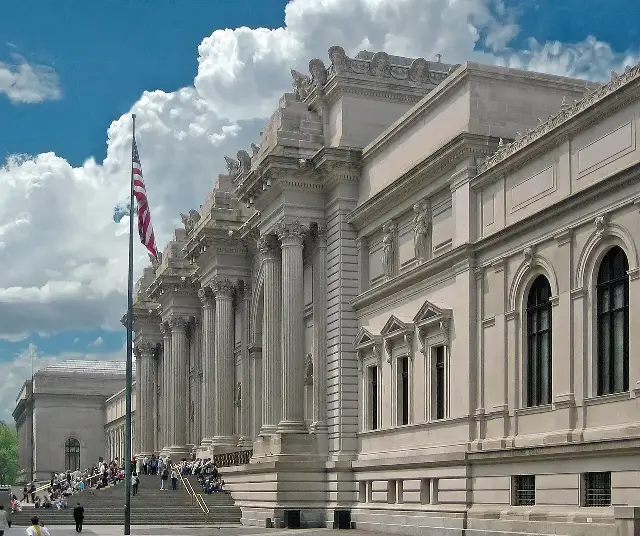 The columned Fifth Avenue entrance of the Metropolitan Museum of Art with visitors on the steps