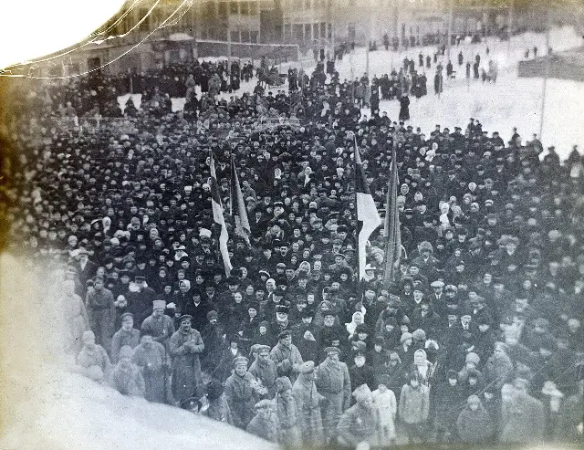 Crowd gathered in Pärnu, Estonia, in 1918 for the proclamation of Estonian independence