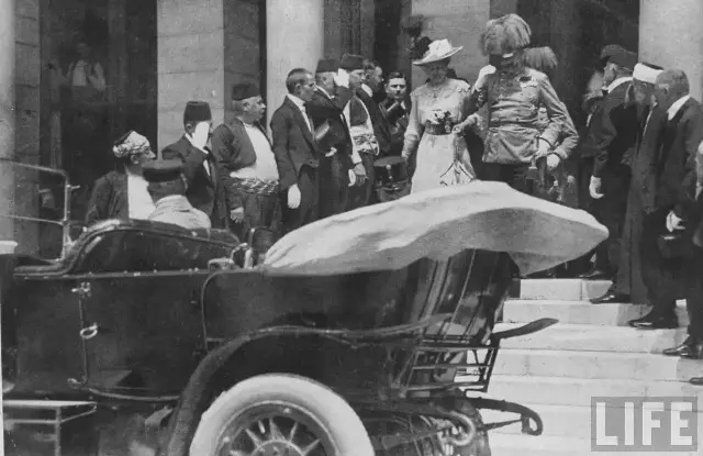 Archduke Franz Ferdinand and his wife Sophie outside the Sarajevo Guildhall on June 28, 1914.