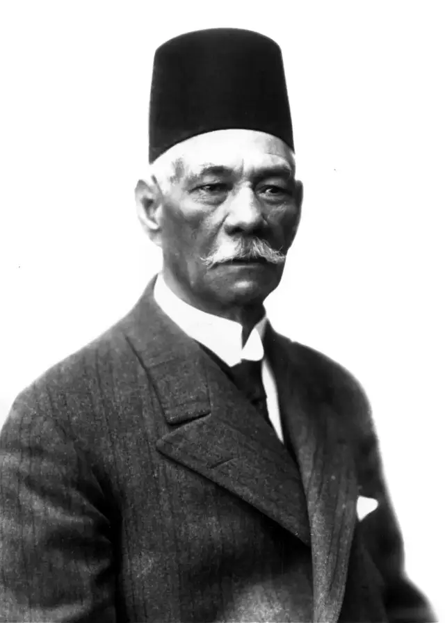 Black-and-white studio portrait of Saad Zaghloul, Egyptian nationalist leader, wearing a fez and suit