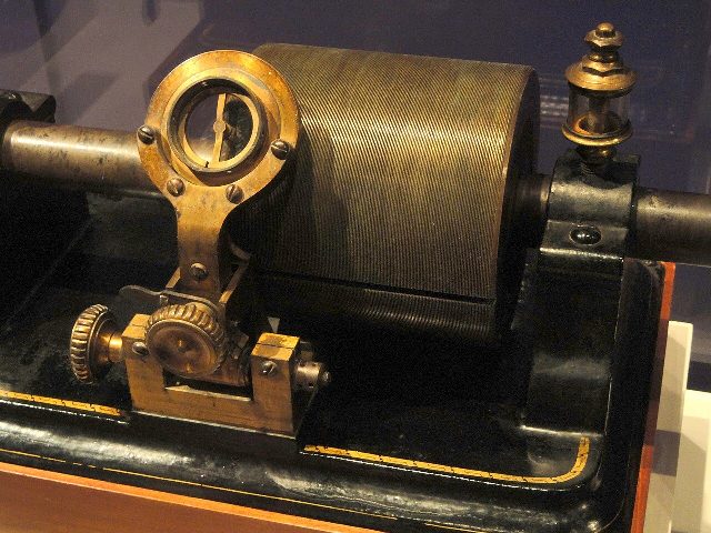 Edison's original 1878 tinfoil phonograph with its grooved cylinder and hand crank