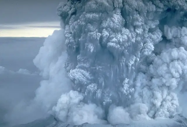 The ash plume rising from Mount St. Helens on May 18, 1980, photographed by USGS geologist Donald A. Swanson.