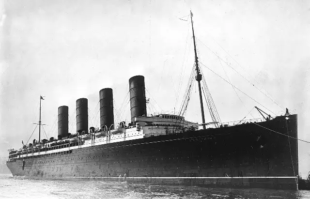 The RMS Lusitania coming into port in an earlier photograph (1907–1913), before her sinking on May 7, 1915.