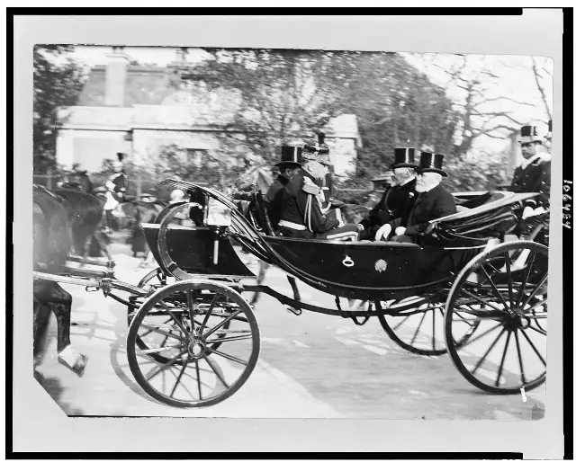 King Edward VII of Britain and French President Émile Loubet riding in an open horse-drawn carriage at Longchamp, Paris, in 1903, during the royal visits that helped thaw centuries of rivalry ahead of the 1904 Entente Cordiale.