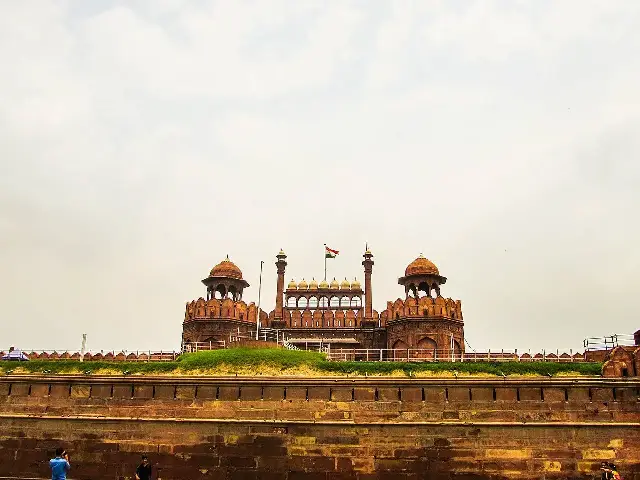 The Red Fort in Delhi with the Indian flag flying — a modern photo of the site where Nehru raised the flag on August 15, 1947